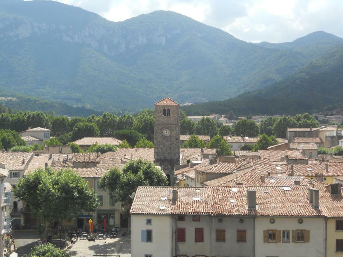 Entre L'Eglise Et La Place Villa Quillan Exterior photo