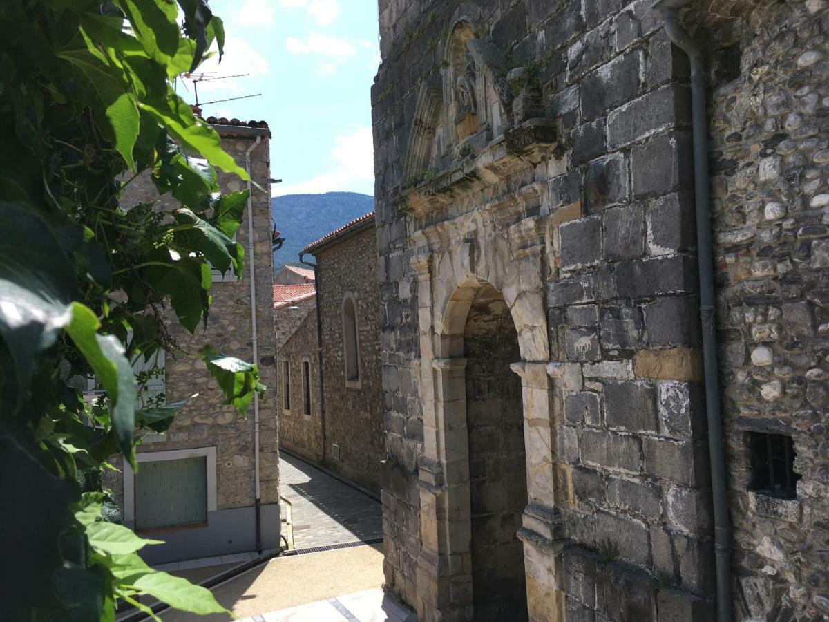 Entre L'Eglise Et La Place Villa Quillan Exterior photo